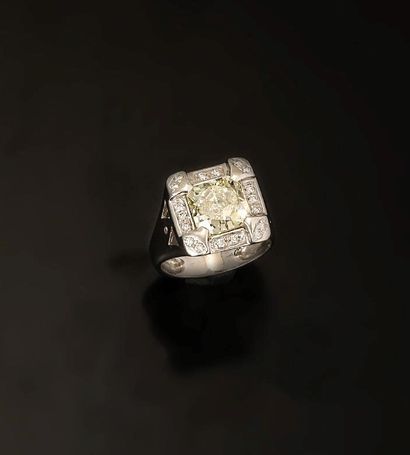 Bague chevalière en or blanc 18K (750 °/°°)...