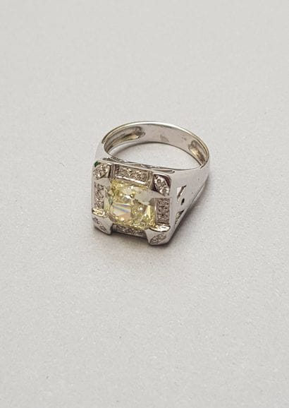 Bague chevalière en or blanc 18K (750 °/°°)...