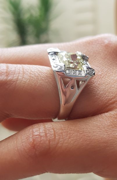Bague chevalière en or blanc 18K (750 °/°°)...