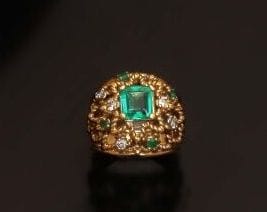 Bague dôme ajourée en or jaune 18K (750 °/°°)...
