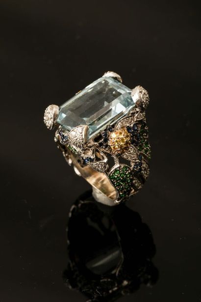 Importante bague en or gris 18K (750 °/°°)...