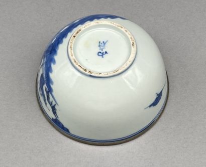 Lot including:

- A blue and white porcelain...
