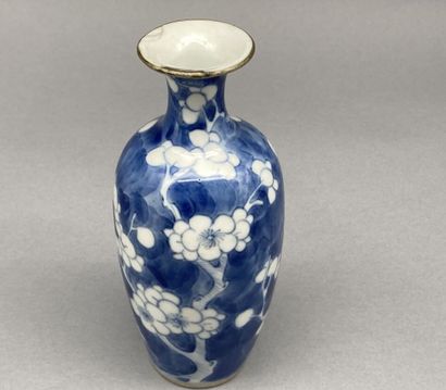Lot including:

- A blue and white porcelain...