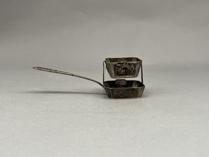 Ensemble en argent 800°/°° comprenant: 

-...