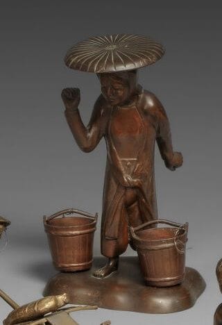 Porteuse d'eau,

Bronze à patine brune.

Vers...