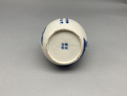 Water pipe in blue and white porcelain called...