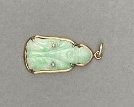 
Pendentif en or 9K (375°/°°) serti d'un...