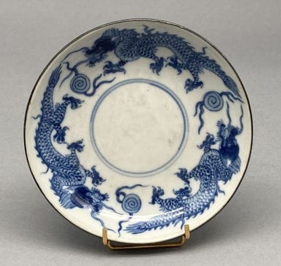 Lot including:

- A blue and white porcelain...