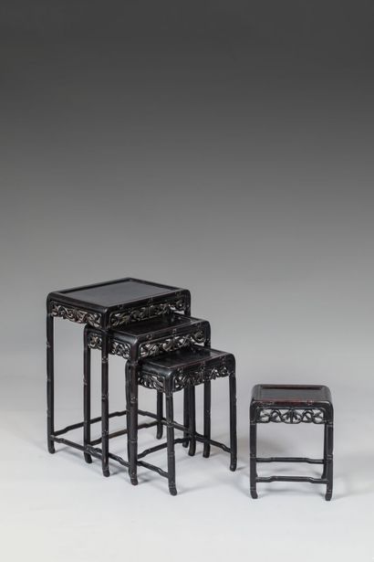 Suite de 4 tables gigognes rectangulaires...