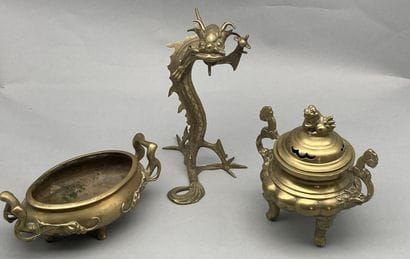 Ensemble de deux brûle-parfums et un dragon...