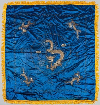 Broderie en fil de soie argenté représentant...