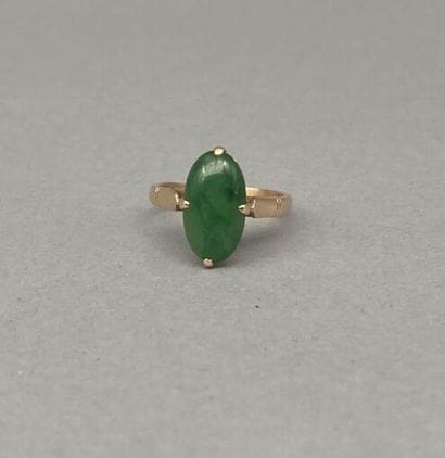 Bague en or 18 K (750 °/°°) sertie d'un petit...