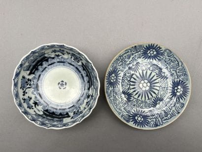 Lot including:

A porcelain bowl of poly-lobed...