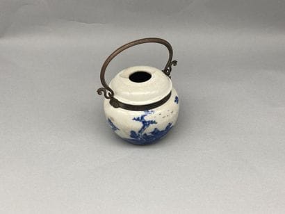 Water pipe in blue and white porcelain called...