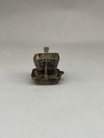 Ensemble en argent 800°/°° comprenant: 

-...