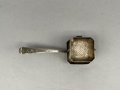 Ensemble en argent 800°/°° comprenant: 

-...