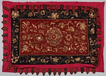 Grande broderie en coton rouge brodée de...