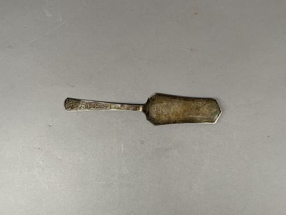 Ensemble en argent 800°/°° comprenant: 

-...