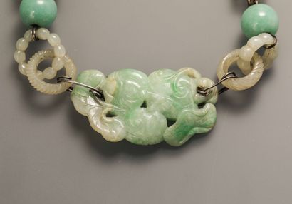 Collier en jade et jadéite bicolore vert...