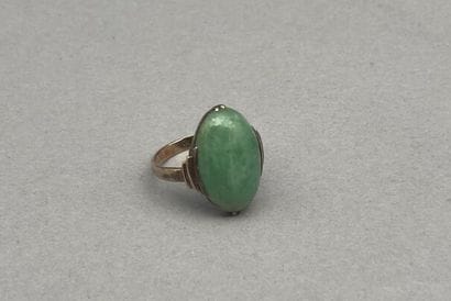 Bague en or 14 K (585 °/°°) sertie d'un cabochon...