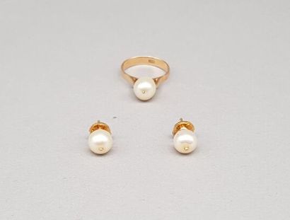Lot in 18 K gold (750 °/°°) including :

-...