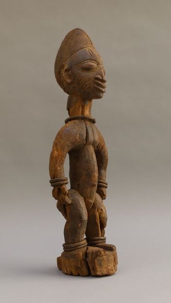 Lot including : 

- A hardwood statue with...
