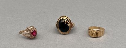 Lot in 14 K gold (585 °/°°) including :

-...