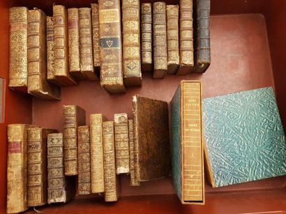 Lot includes: 

- CASE comprising a lot of...