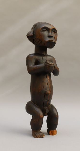 Lot including: 

- Reliquary in wood, brass,...