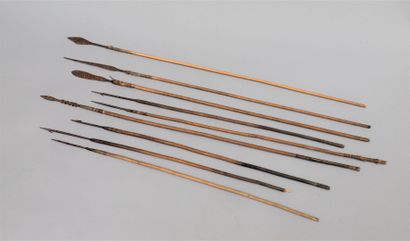 Lot including : 

- A hardwood statue with...
