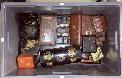 Lot of boxes, chests and various lacquered...