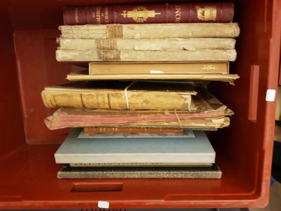CASE including a lot of books about arts...