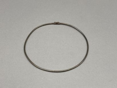 Lot including: 

- Necklace rigid silver...