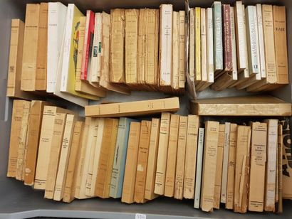 Lot including:

- MANNETTE including a lot...