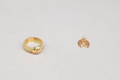 Lot in 18 K gold (750°/°°) including : 

-...