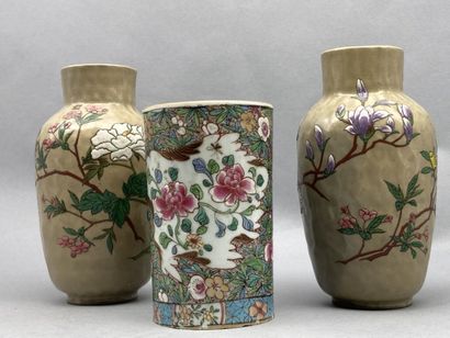 Lot including :

- SAMSON

 Pair of porcelain...