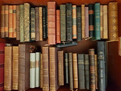 Lot includes: 

- CASE comprising a lot of...