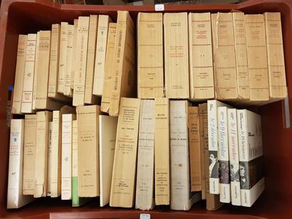 Lot including: 

- MANNETTE including a lot...
