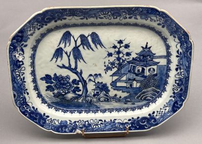 Set of two rectangular dishes with contoured...