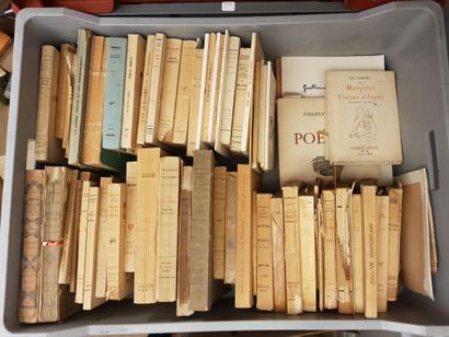 Lot including: 

- MANNETTE comprising a...