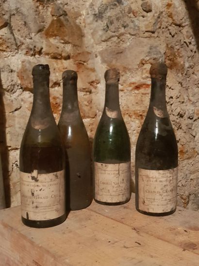 Lot including: 

- Chablis, Grand cru Vaudésir,...