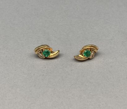 Pair of 18 K (750 °/°°) gold ear studs set...