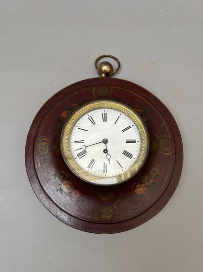 Circular wall clock in painted sheet metal....