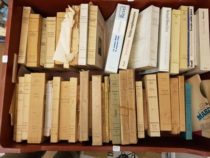 Lot including: 

- MANNETTE comprising a...