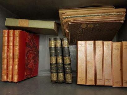 Lot including: 

- CASE comprising a lot...