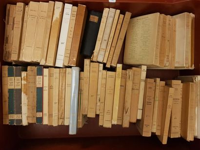 Lot including:

- MANNETTE including a lot...