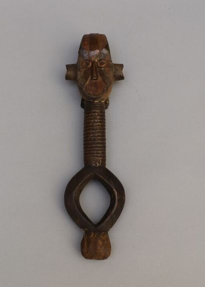 Lot including: 

- Reliquary in wood, brass,...