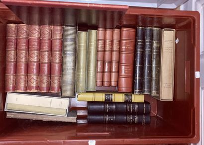 Lot including: 

MANNETTE comprising a lot...