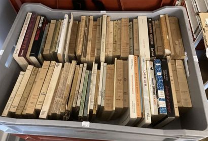 Lot including: 

- MANNETTE comprising a...