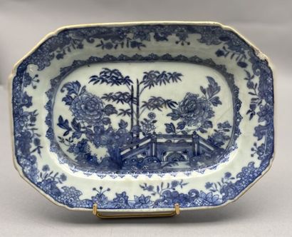 Set of two rectangular dishes with contoured...